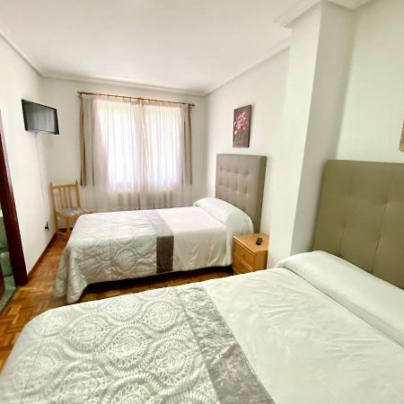 Garden Lodge Hostal Evencio Ribadavia Exteriör bild