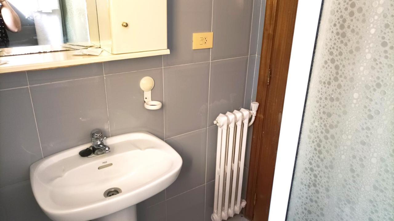 Garden Lodge Hostal Evencio Ribadavia Exteriör bild