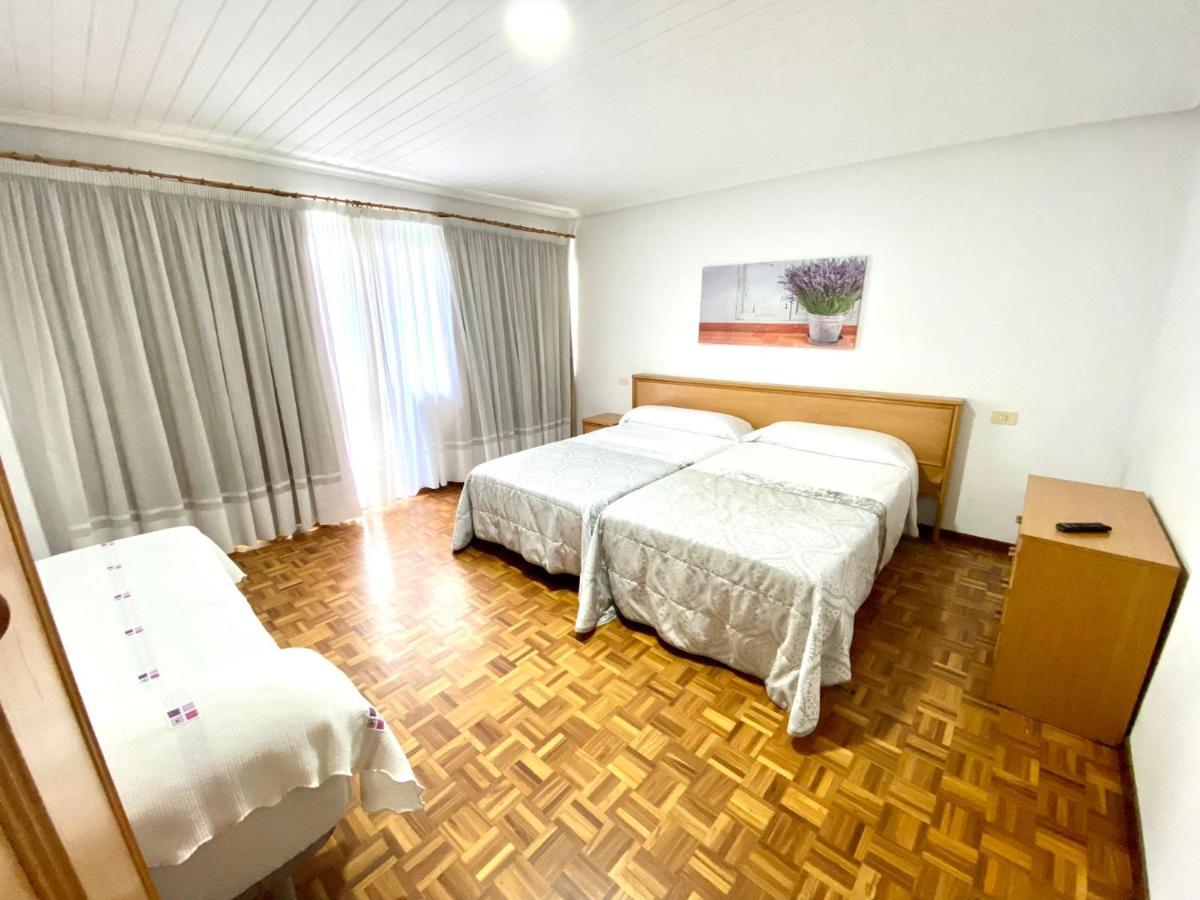 Garden Lodge Hostal Evencio Ribadavia Exteriör bild